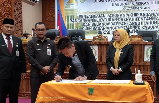 Dihadiri Bupati, DPRD Sahkan RAPBD Rohil Anggaran Tahun 2025 Sebesar Rp 2,6 Triliun